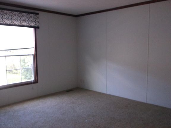 4th image of 33 N Byron Dr