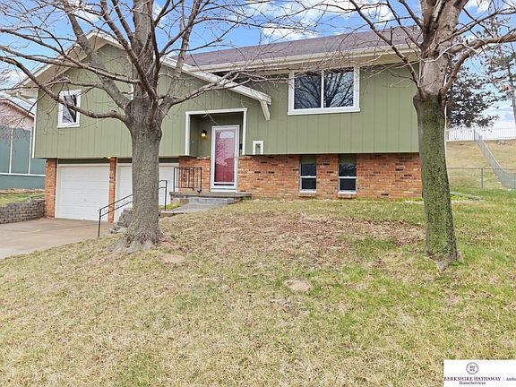 3rd image of 915 Bordeaux Ave