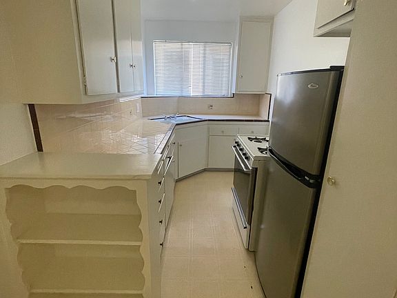 3rd image of 1802 N Alexandria Ave #3