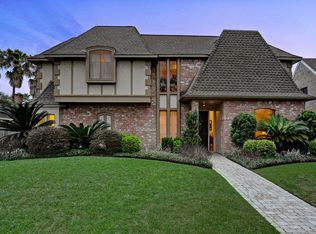 12122 Carriage Hill Dr, Houston, TX 77077