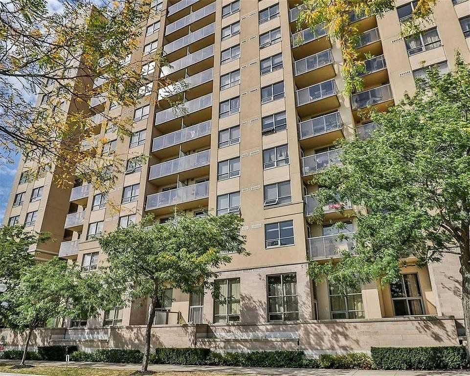 4 Elsinore Path 805, Toronto, ON