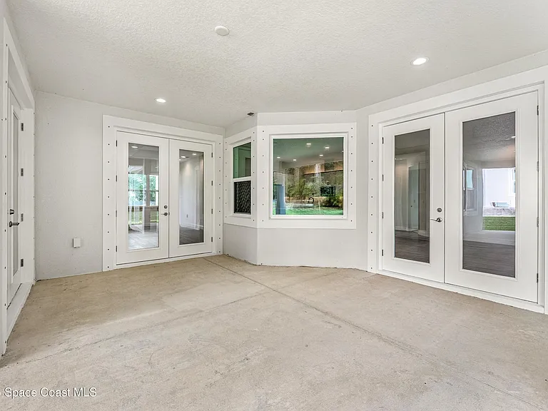 35 Loch Ness Dr — Photo 23