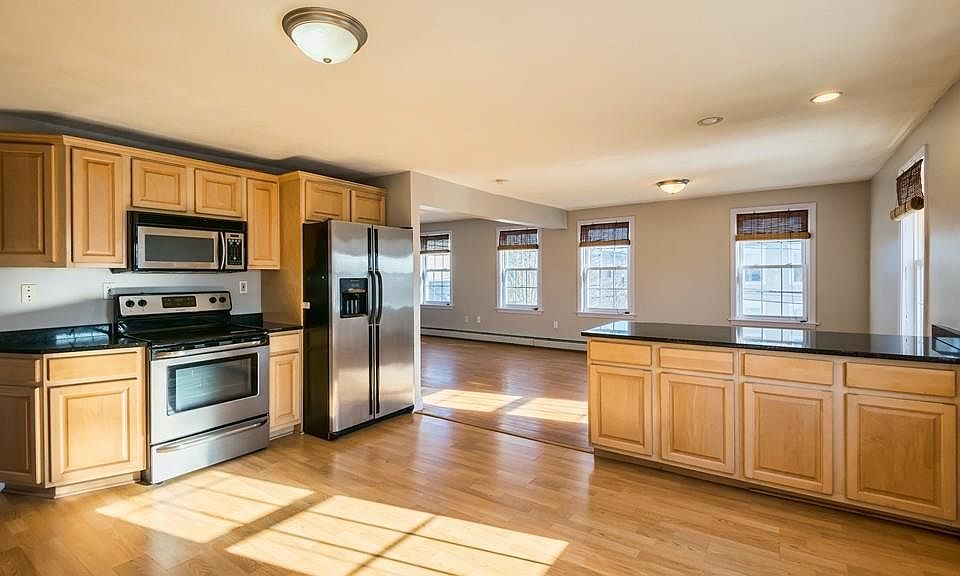 1st image of 272 Jefferson Ave APT 4