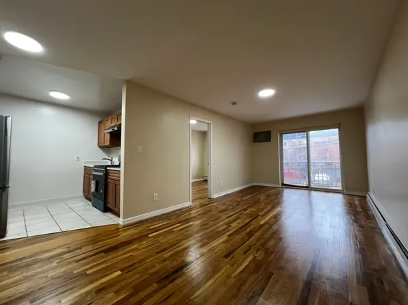 8084 Cypress Ave #3, Glendale, NY 11385