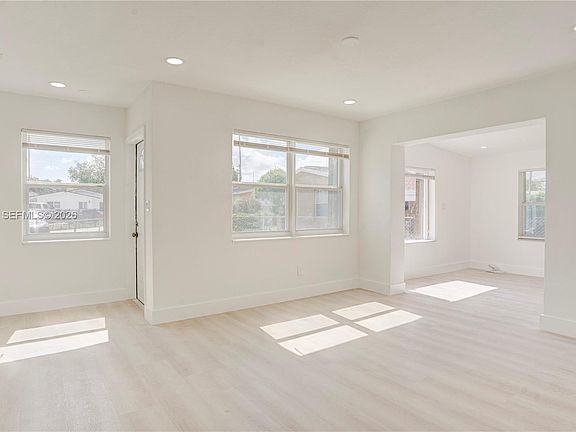 5th image of 1031 NW 23rd Way