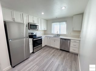 13 Park Crest Ct APT C, Novato, CA 94947