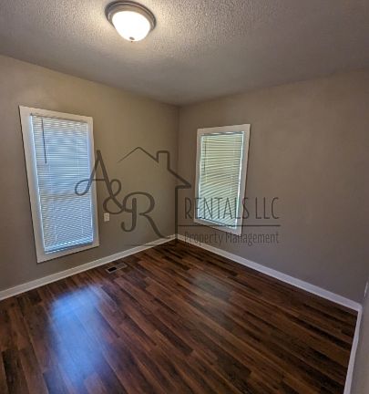 3rd image of 207 E Park St