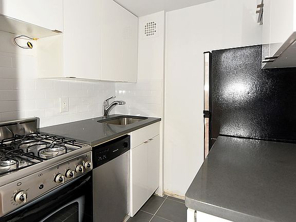 5th image of 228 W 15th St APT 2A
