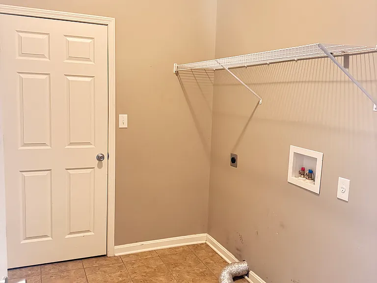 509 E Oak St — Photo 9
