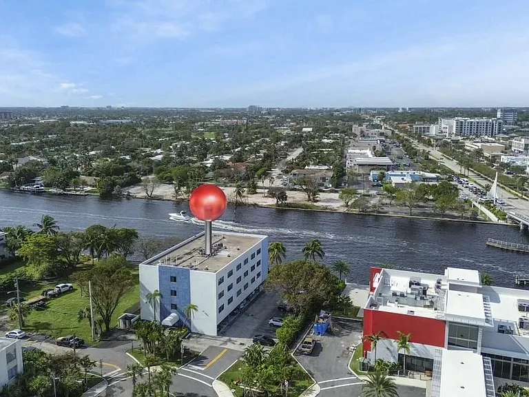 105 S Riverside Dr #303 — Photo 4