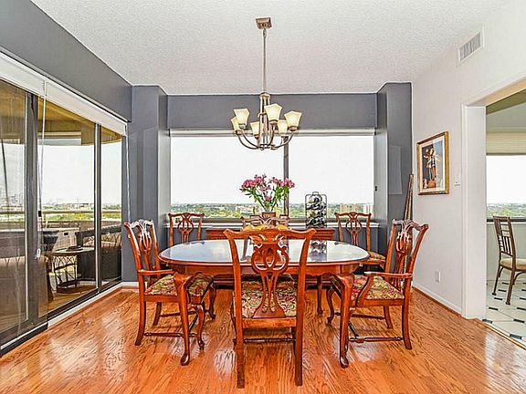 3rd image of 5000 Montrose Blvd Unit 10G
