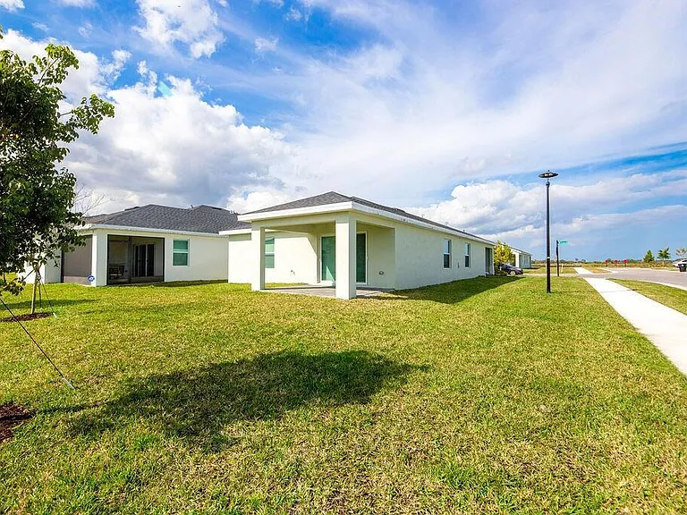 11146 NW Fernbrook Dr — Photo 38