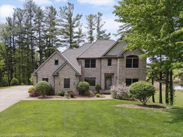 3410 Peregrine Way, Howell, MI 48843