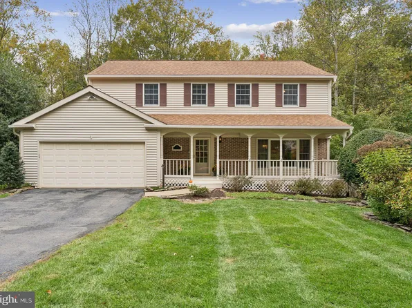 9211 Beachway Ln, Springfield, VA 22153