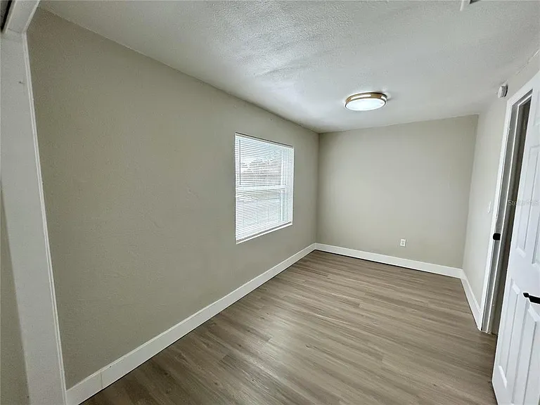 706 E Flora St — Photo 10