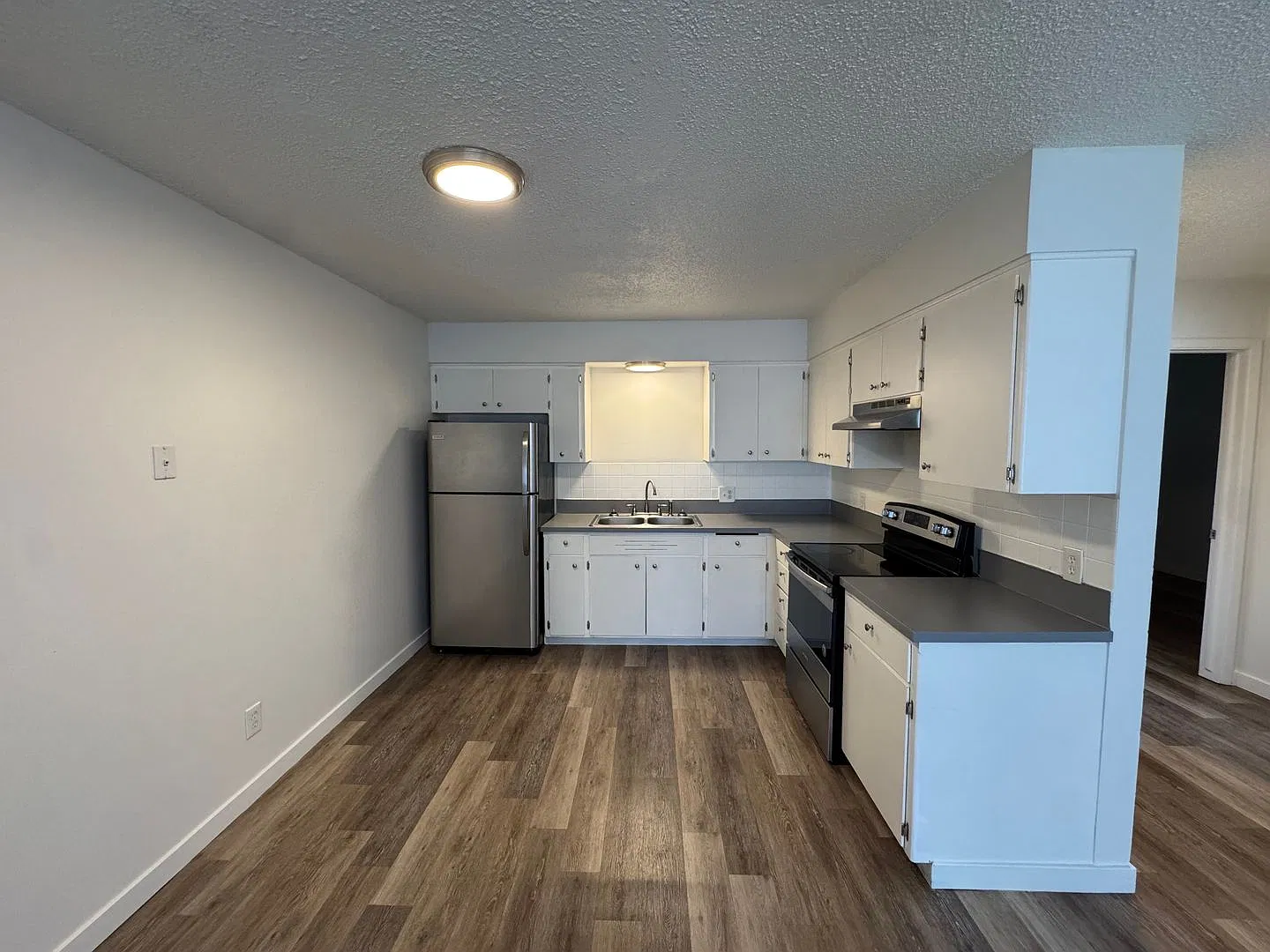 Pine Villa Apartments — Photo 1