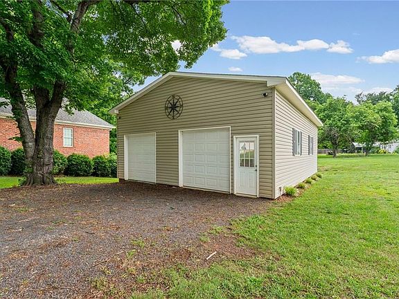 2nd image of 301 Milling Rd