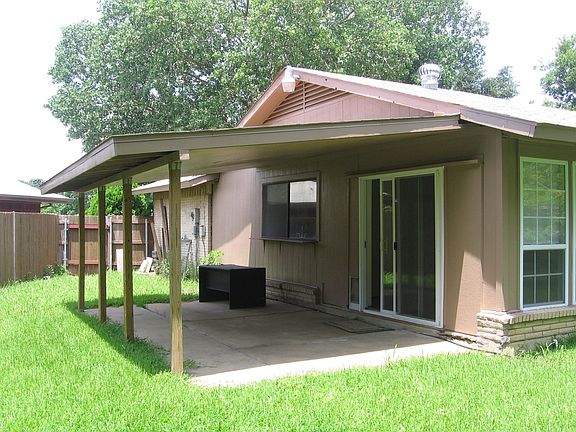 Covered Patio off of dining area