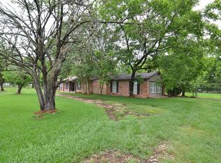 38008 Broncho Rd, Wallis, TX 77485