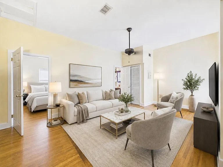 1619 Green Street — Photo 1