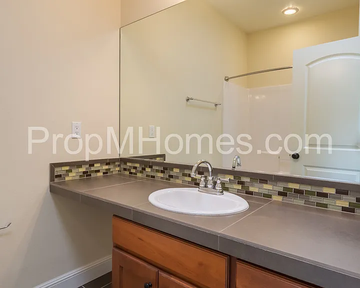 5135 N Williams Ave — Photo 16