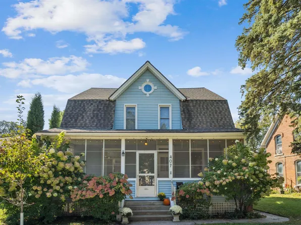 407 5th Ave, Decorah, IA 52101