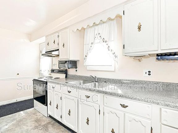 5th image of 304 Brown St