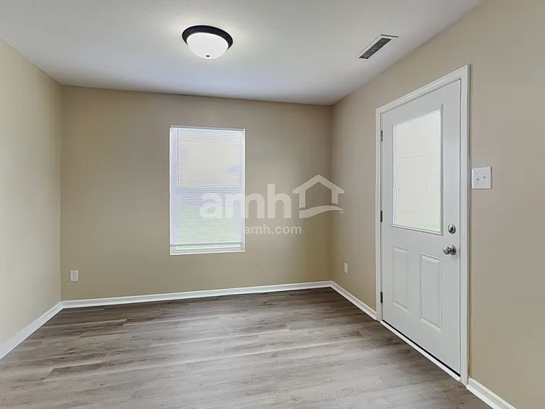 3126 Hurst St — Photo 4