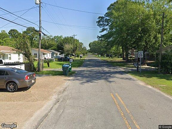 Exterior Neighborhood (street photo)