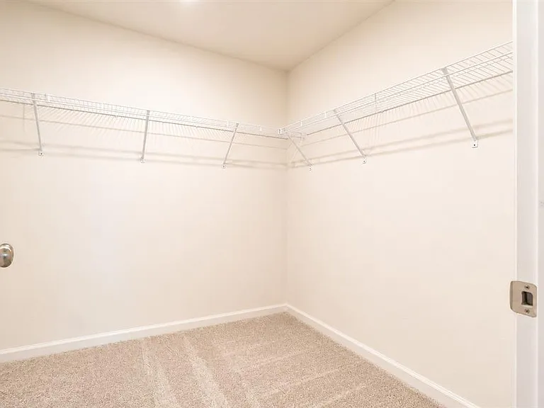 371 Artemis St — Photo 10