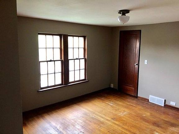 4th image of 366 Zumbro St