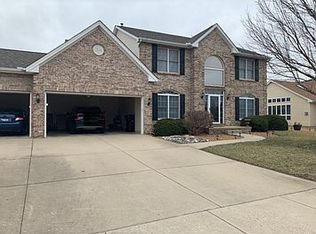 3303 Golden Eagle Rd, Bloomington, IL 61704