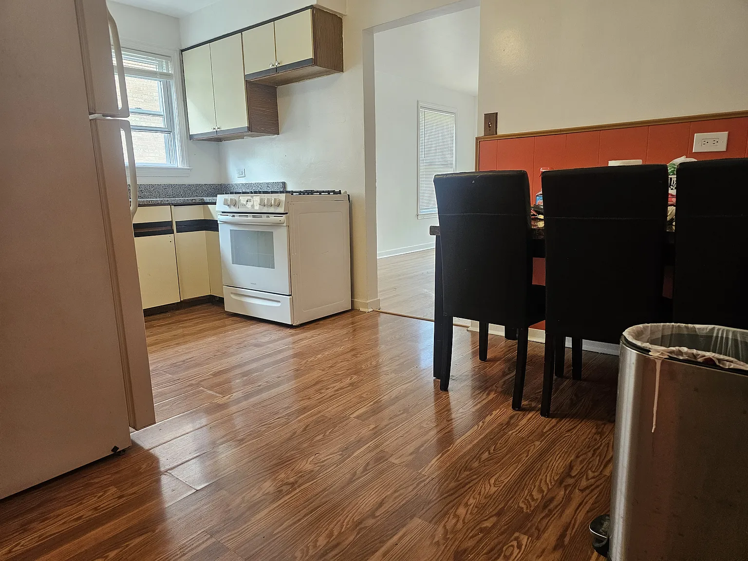 9013 La Crosse Ave — Photo 4
