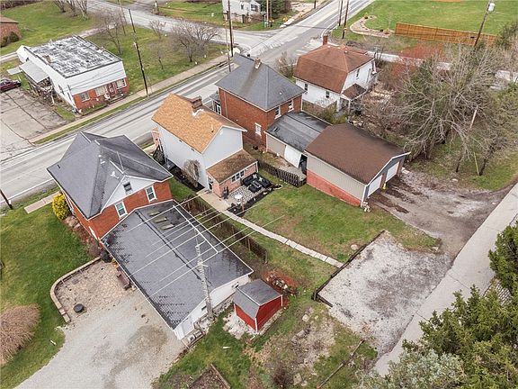 4th image of 209 Main St