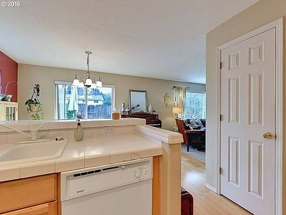 5th image of 1518 NE Glen Ellen Dr