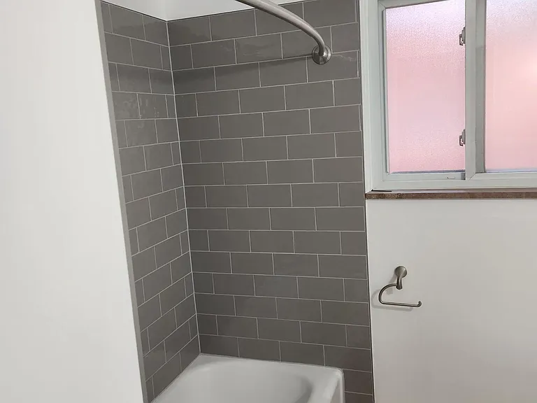 1704 Rowland Ave — Photo 18