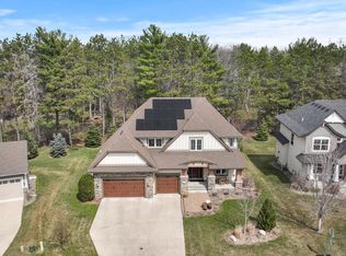 887 Pinetree Ct, Little Canada, MN 55109