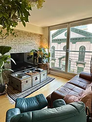 Rented by LEVEN Real Estate