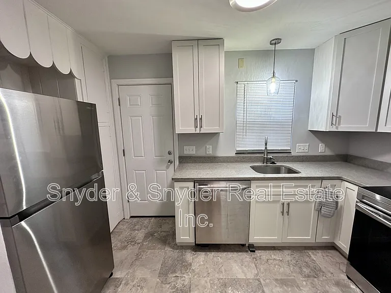1093 N Main St — Photo 4