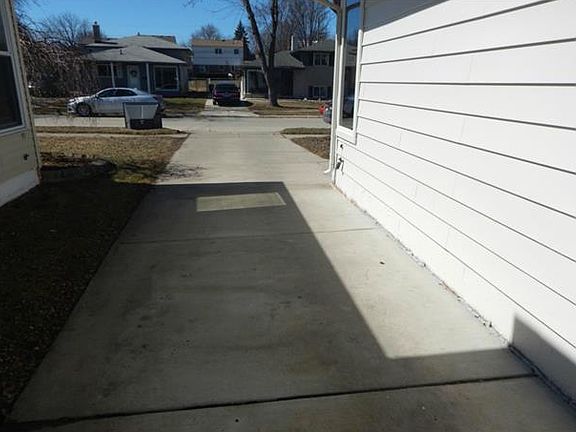 5th image of 432 Kinross Ave