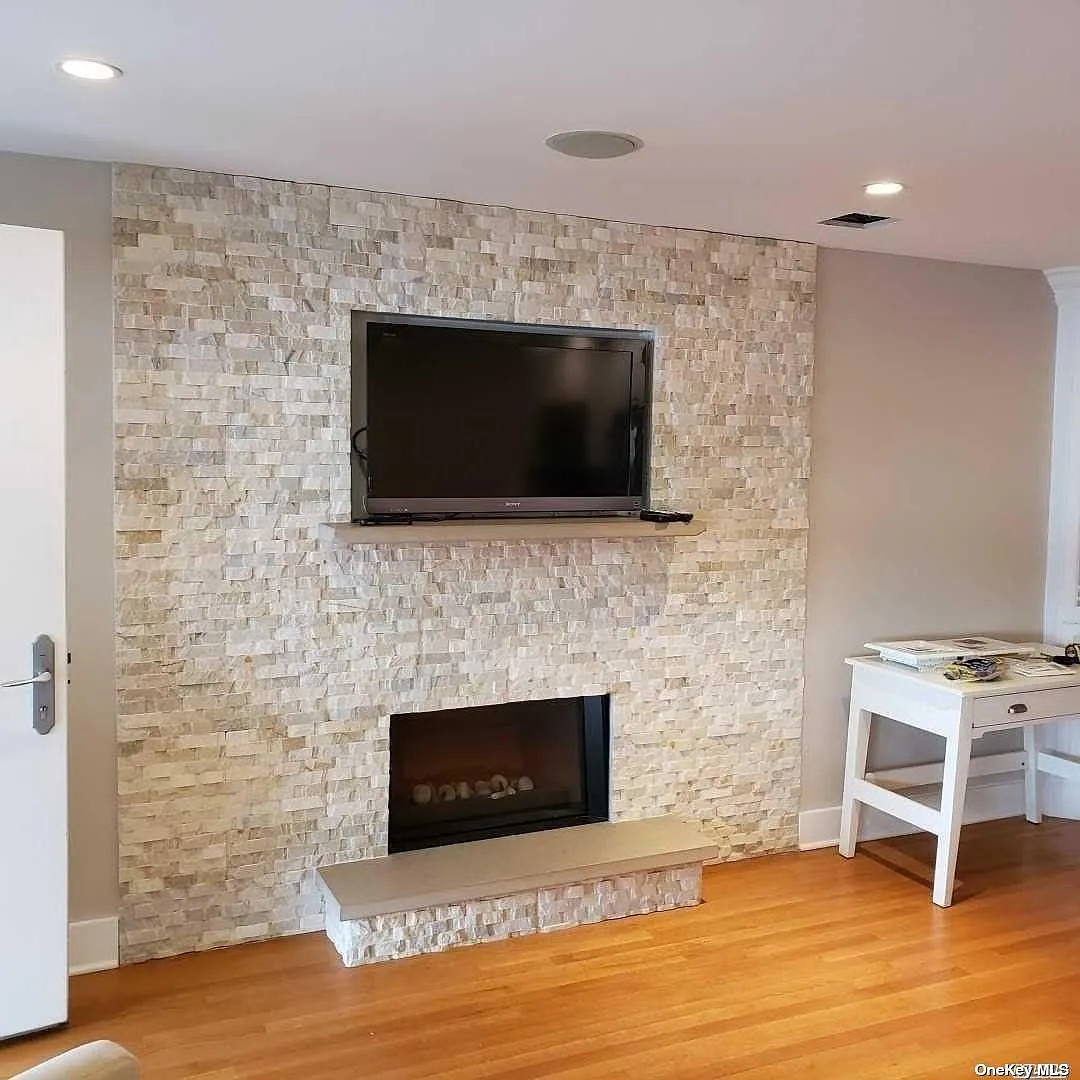 2 bed, 900 sqft, $2,800 — Photo 3