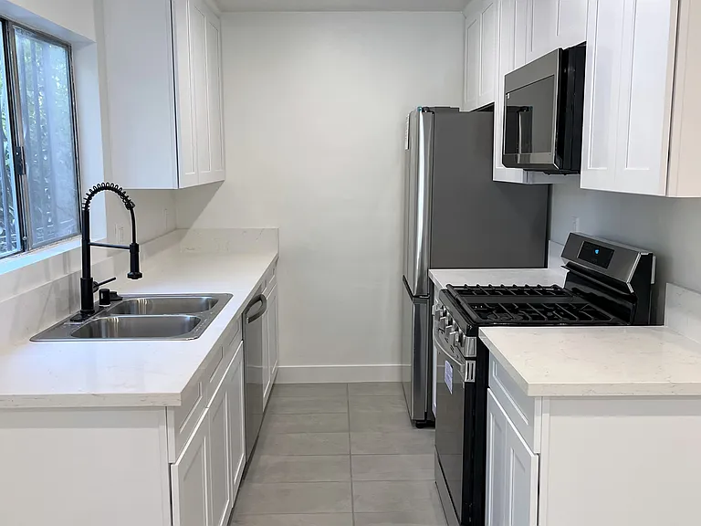 1832 N Wilcox Ave — Photo 10