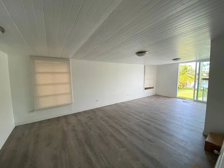 12 Shoreland Dr — Photo 3