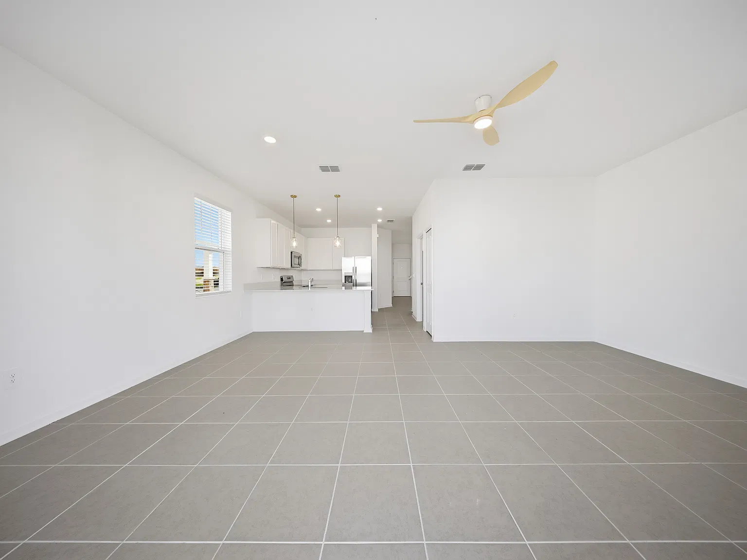 3 bed, 1834 sqft, $2,475 — Photo 4