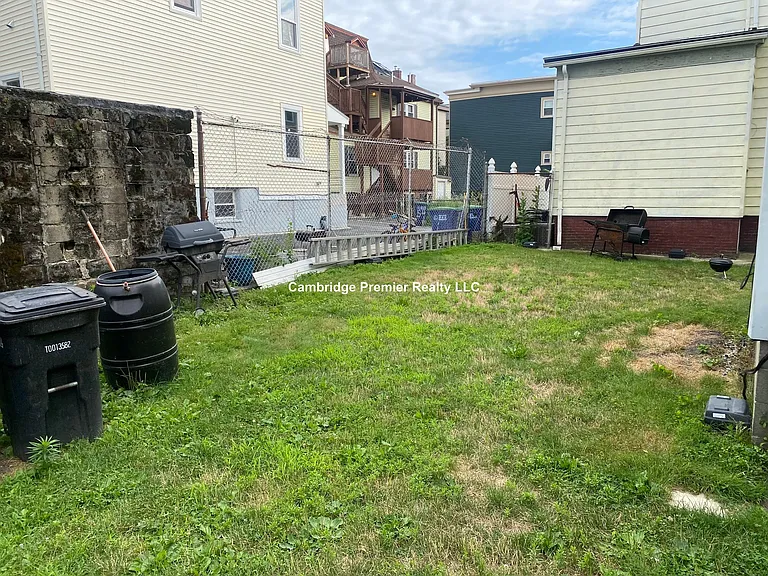 67 Florence St #2 — Photo 10