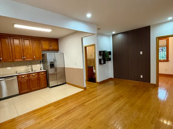 4222 Utopia Pkwy #1, Flushing, NY 11358