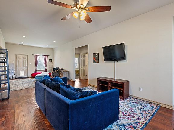 3rd image of 209 Harris St