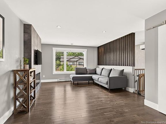 4th image of 249 Belle Foret St