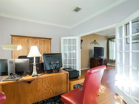 5th image of 2934 Meadow Brook Dr
