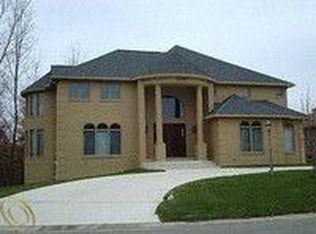 6346 Golden Ln, West Bloomfield, MI 48322